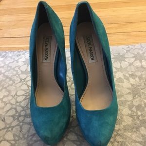 Blue suede Steve Madden platform pumps